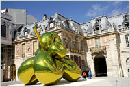 At Versailles, an Invasion of American Art